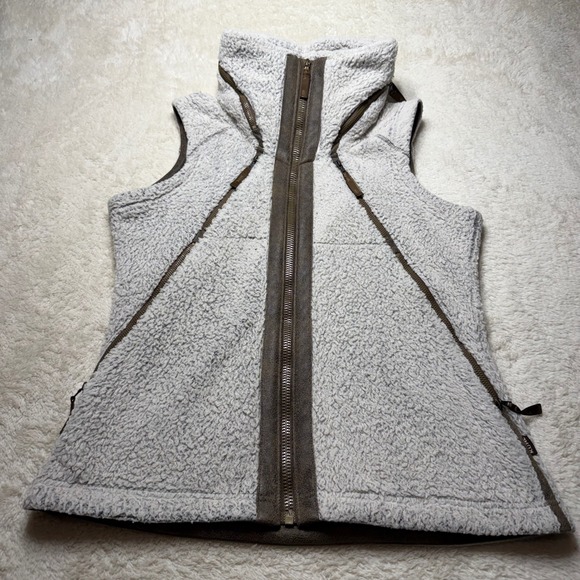 KUHL Flight Hooded Vest Womens Medium Oatmeal Brown Fleece Full Zip Sherpa 2056 - Picture 2 of 14